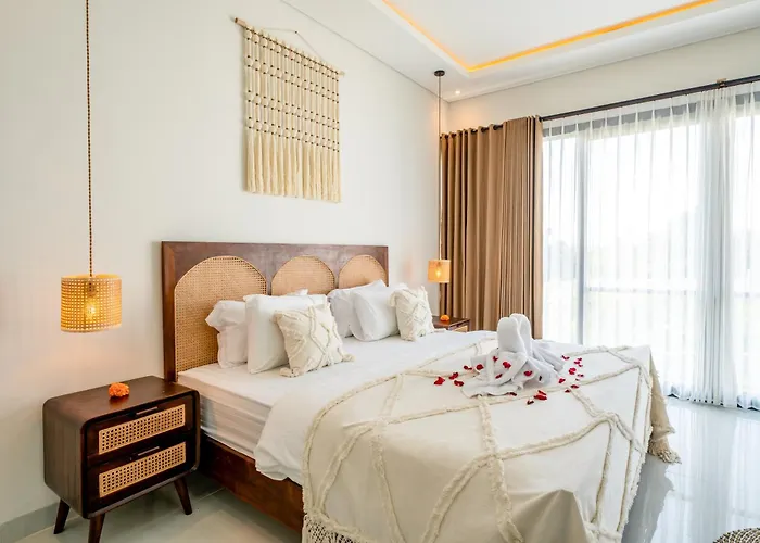 Nia Gray 5bedroom