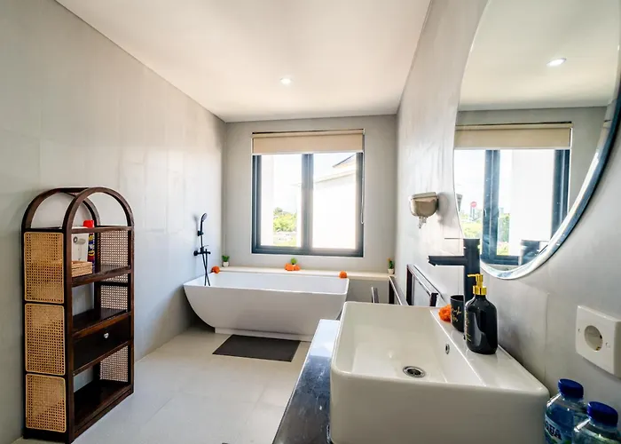 Nia Gray 5bedroom *